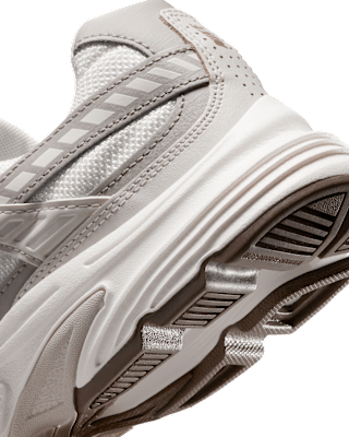 Nike Initiator Women's Shoes. Nike LU